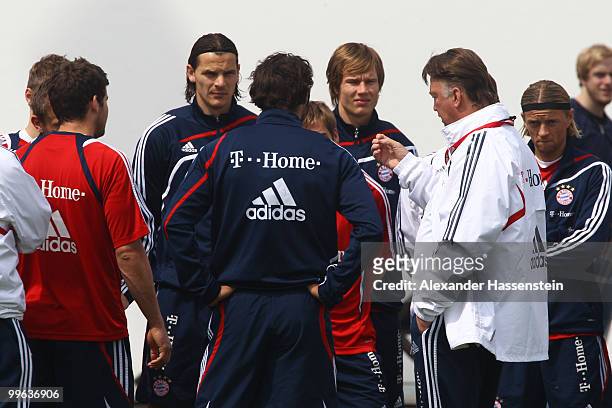 Louis van Gaal , head coach of Bayern Muenchen, talks to his players prior to the Bayern Muenchen training session at Bayern's training ground...