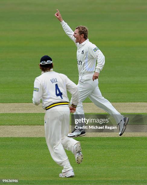 Darren Maddy of Warwickshire celebrates taking the wicket of Paul Horton of Lancashire with team mate Ian Bell during the LV County Championship...