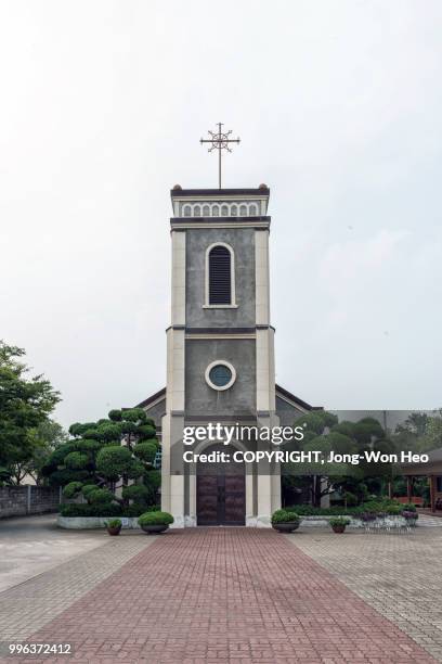 the front view of the small catholic church - jong won heo stock pictures, royalty-free photos & images