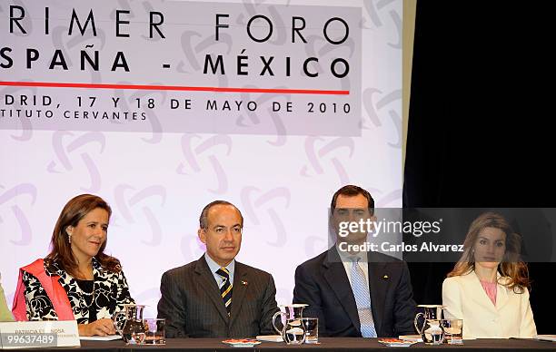 Margarita Zavala, her husband and President of Mexico Felipe Calderon, Prince Felipe of Spain and Princess Letizia of Spain attend "I Foro Espana...