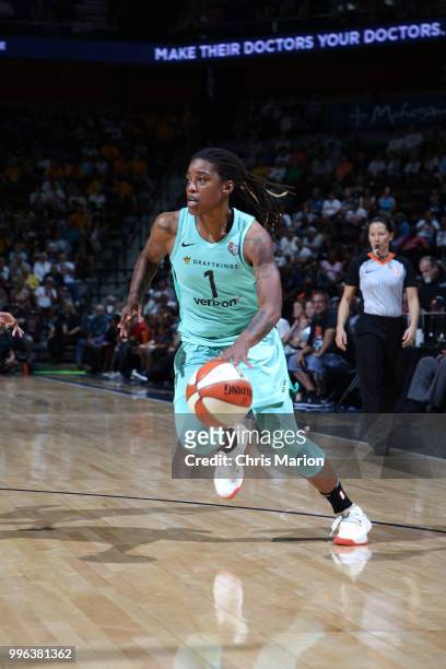Shavonte Zellous of the New York Liberty handles the ball against the Connecticut Sun on July 11, 2018 at the Mohegan Sun Arena in Uncasville,...