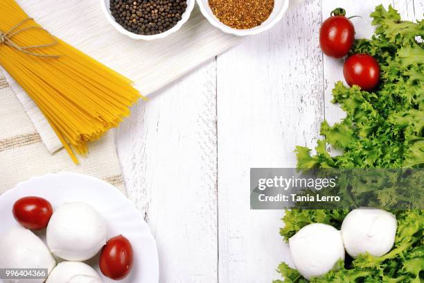 pasta spaghetti tomato mozzarella - tomato pasta stock pictures, royalty-free photos & images