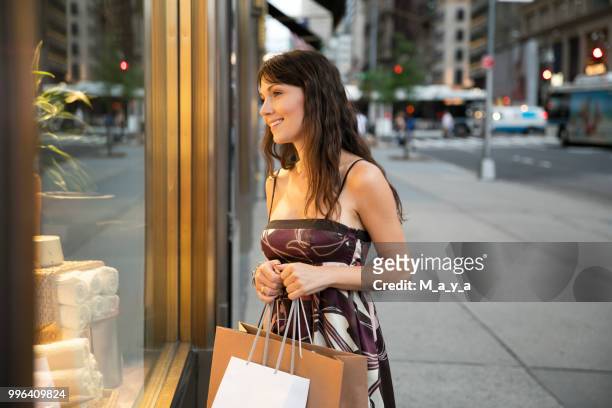 walking down fifth avenue - fifth avenue stock pictures, royalty-free photos & images