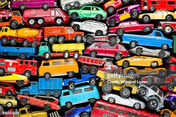 scrap heap of vintage toy cars - autos usados fotografías e imágenes de stock