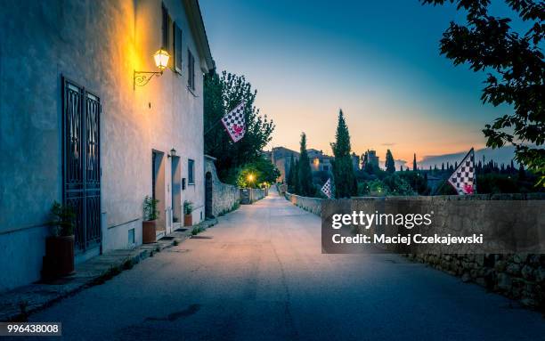 san quirico d'orcia by night, tuscany - san quirico d'orcia bildbanksfoton och bilder