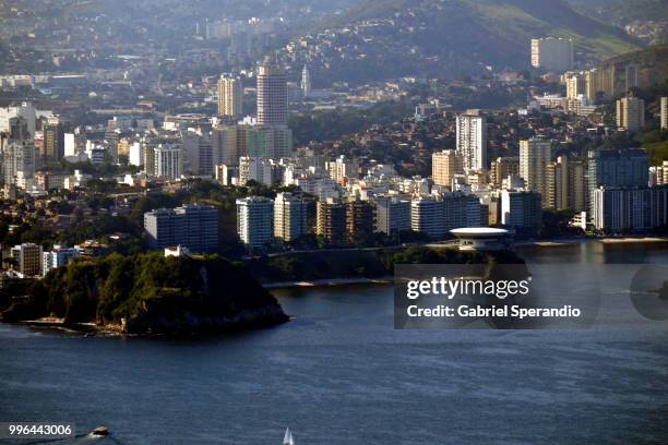 niterói - niemeyer museum of contemporary arts stock pictures, royalty-free photos & images