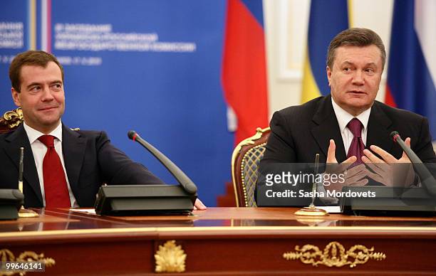 Russian President Dmitry Medvedev and Ukraine's President Viktor Yanukovych attend a meeting at the Presidential administration on May 17, 2010 in...