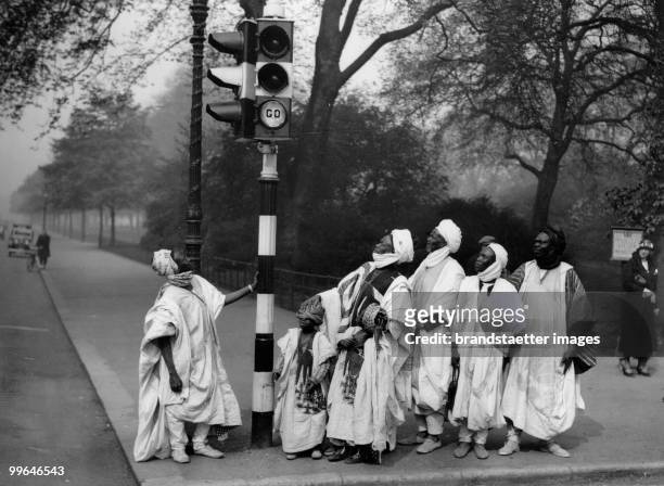 An African emir visit London and admires the modern technics . England, London. Photograph. 01. 05. 1933.