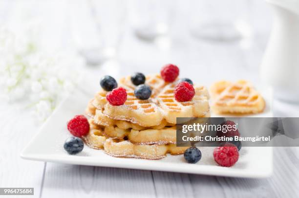 waffles & berries - waffle stock-fotos und bilder