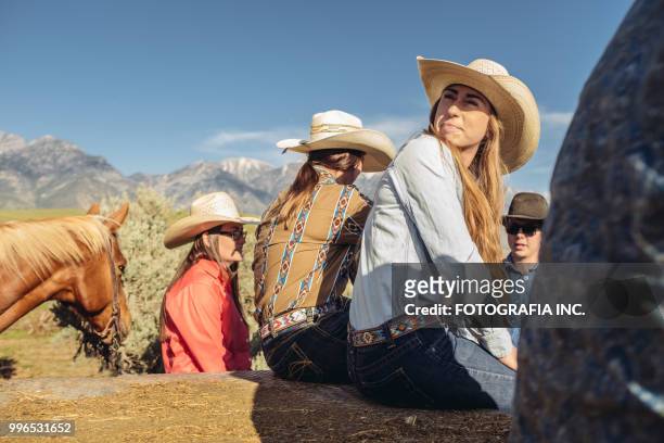 amigos de utah cowgirls - mulher músculo - fotografias e filmes do acervo
