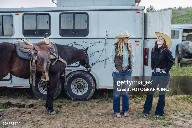 amigos de utah cowgirls - mulher músculo - fotografias e filmes do acervo