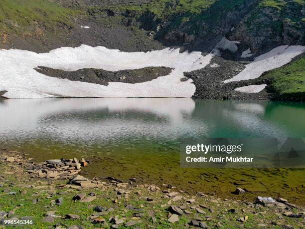 lake babu sar (kala khan lake) - amir mukhtar 個照片及圖片檔