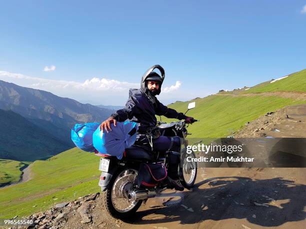 bikers on meadows - amir mukhtar 個照片及圖片檔