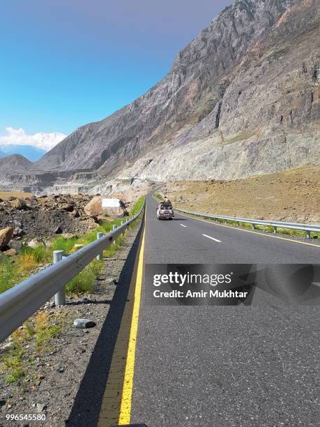 karakoram highway (kkh or silk road) - amir mukhtar 個照片及圖片檔