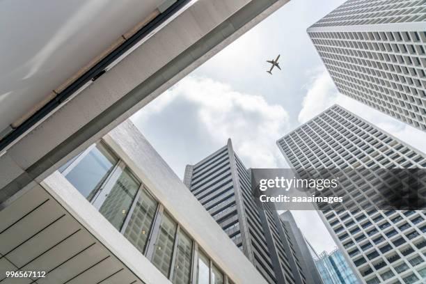 silhouette of airplane flying over hk cbd,china - hk= - fotografias e filmes do acervo