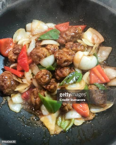 sweet and sour pork in frying pan - sweet and sour pork ストックフォトと画像