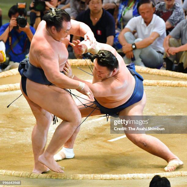 Ikioi pushes Mongolian yokozuna Kakuryu out of the ring to win on day four of the Grand Sumo Nagoya Tournament at the Dolphin's Arena on July 11,...