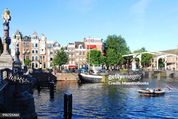 beautiful wide angle view of the amsterdam blauwbrug at sunset - grachtenpand stock pictures, royalty-free photos & images