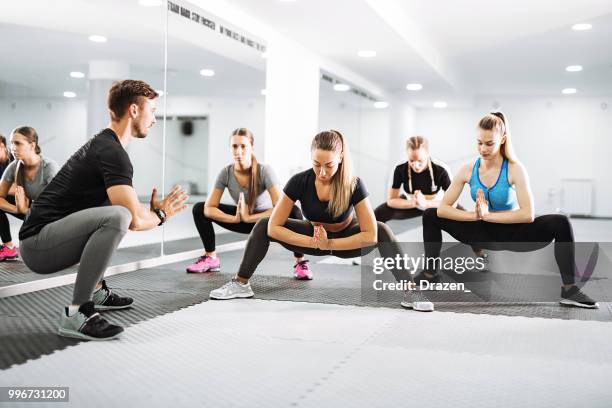 sports training for women with personal trainer - drazen stock pictures, royalty-free photos & images