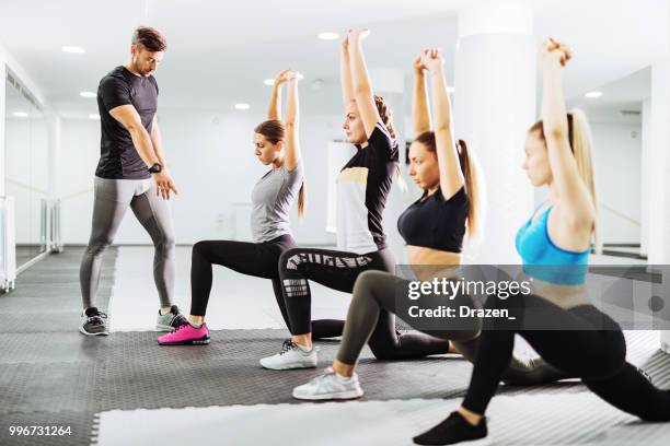 sports training for women with personal trainer - drazen stock pictures, royalty-free photos & images