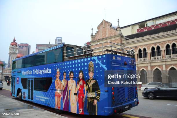 malaysian tourism bus in merdeka square, kuala lumpur, malaysia - merdeka square bildbanksfoton och bilder