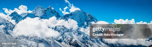 kang tega 6782m thamserku 6623m himalaya berg gipfel panorama nepal - hochland stock-fotos und bilder