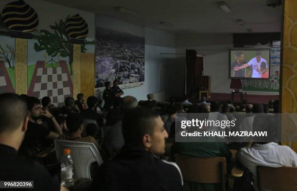 Jordanian detainees watch the FIFA World Cup semi-final England x Croatia in a rehabilitation centre in Zarqa, 30 kilometres east of Amman, on July...