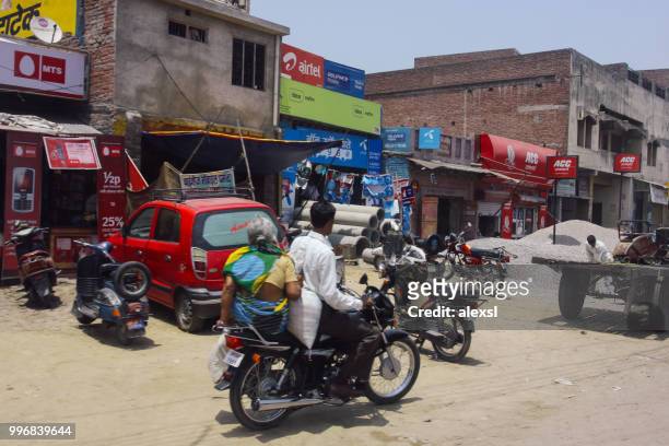 indian street traffic rush hour - alexsl stock pictures, royalty-free photos & images