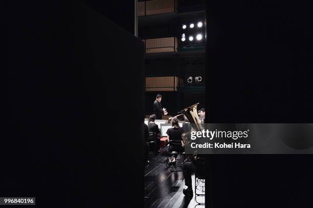 man conducting an orchestra at concert hall - kohei hara foto e immagini stock