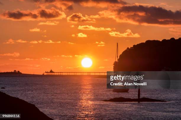 sunrise over bangor pier and the menai strait, anglesey, north wales, uk - menai straits stock pictures, royalty-free photos & images