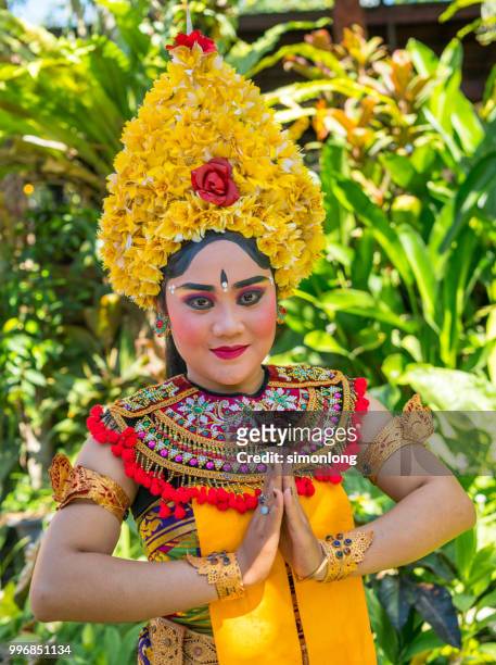 portrait of an balinese dancer - balinese culture stock-fotos und bilder