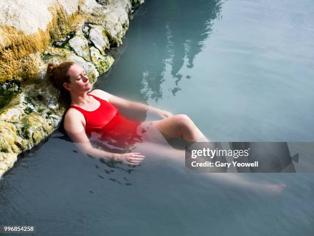 woman relaxing outdoors in a thermal bath - gary balance foto e immagini stock