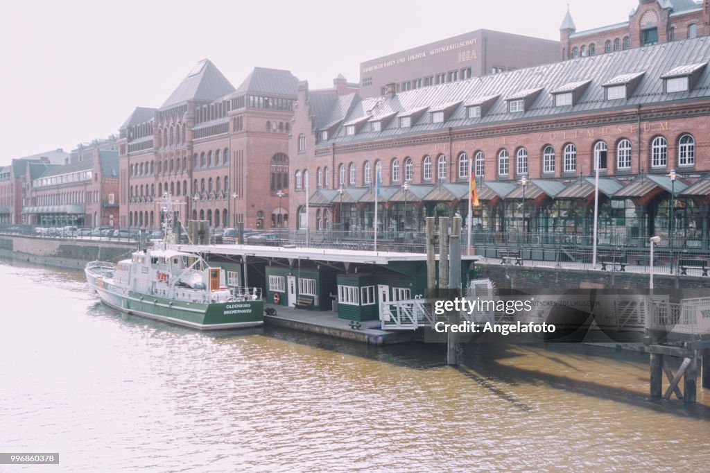 Hambur-Blick auf den Fluss mit Boot