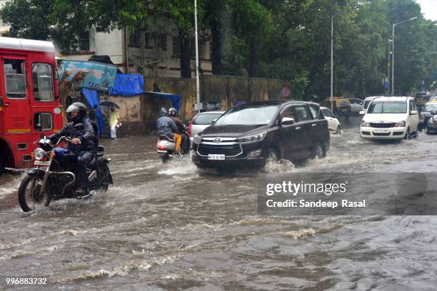 india: heavy rains across mumbai continues - maharashtra stock pictures, royalty-free photos & images