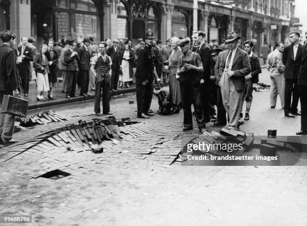 Damaged street after heavy rainfall. London. Photographie. August 13th 1937.