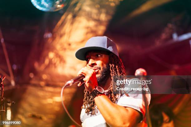 Singer Unique Photos and Premium High Res Pictures - Getty Images