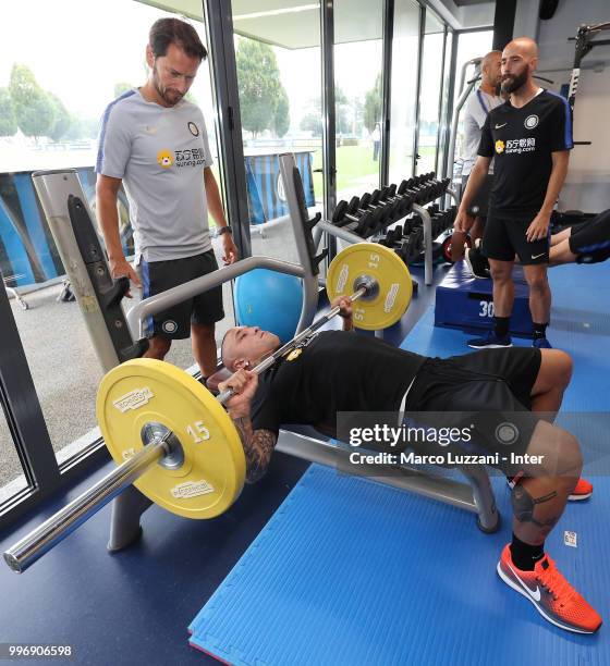 Radja Nainggolan of FC Internazionale trains in the gym during the FC Internazionale training session at the club's training ground Suning Training...