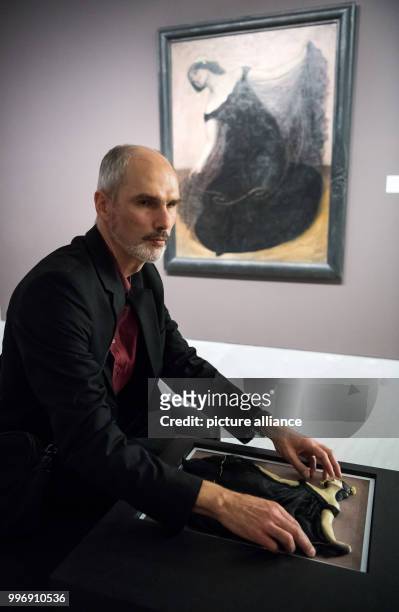 Reiner Delgado, social referent of the German Association for the Blind and Visually Impaired , touches a model of the painting 'Dancer Baladine...