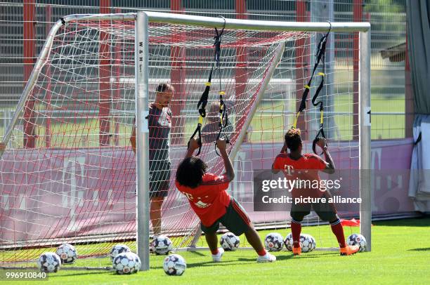 July 2018, Germany, Munich: Bundesliga, FC Bayern Munich training. Joshua Zirkzee and Kingsley Coman training with belts. Photo: Tobias Hase/dpa