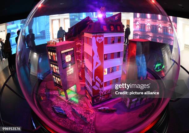 'Frankfurt = Kriminelle Stadt' is the title of a giant snow ball by Daniiel Verkerk, photographed at the Historical Museum in Frankfurt/Main,...