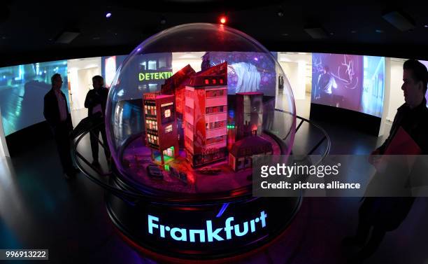 'Frankfurt = Kriminelle Stadt' is the title of a giant snow ball by Daniiel Verkerk, photographed at the Historical Museum in Frankfurt/Main,...