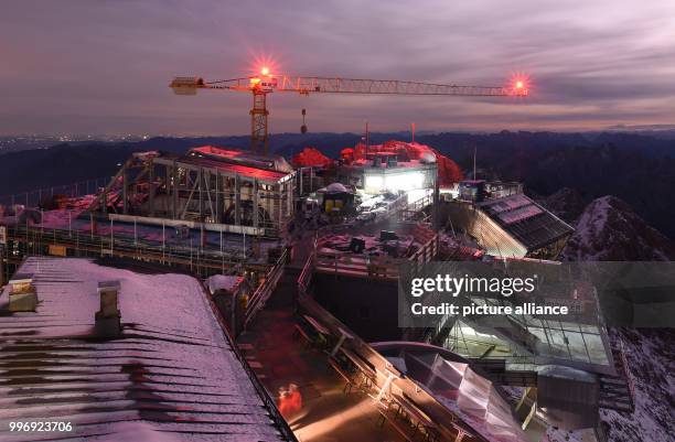 Lights glowing at the building site for the new cable car at the Zugspitze in Grainau, Germany, 04 October 2017. Photo: Angelika Warmuth/dpa