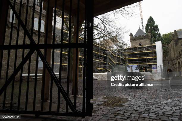 The pleasure palace "Loewenburg" is partially surrounded by scaffolding in Kassel, Germany, 05 October 2017. The federal state Hesse is providing an...