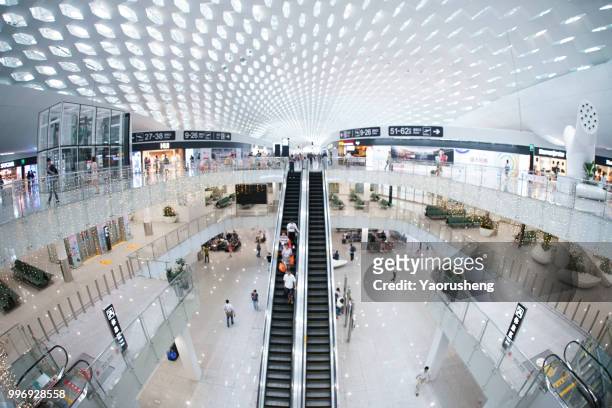 perspective escalator stairway inside modern building,shenzhen airport,china - shoppingcenter stock-fotos und bilder