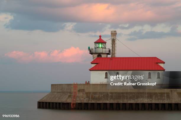 duluth harbor south breakwater outer lighthouse (1901) at sunset - ouder stock pictures, royalty-free photos & images
