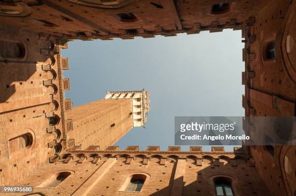 torre del mangia - torre del mangia stock pictures, royalty-free photos & images