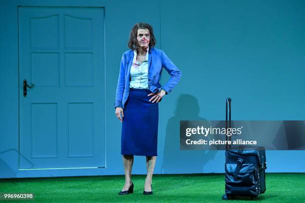 Ulrike Folkerts as Cookie Close can be seen on stage during a photo rehearsal of the theatre piece "Fuer immer schoen" at the National Theatre in...