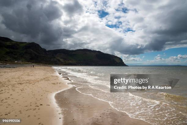 conwy morfa beach and penmaen-bach point, north wales - kearton stockfoto's en -beelden