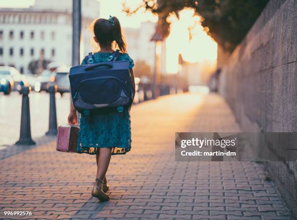 zurück to school - first day of school stock-fotos und bilder