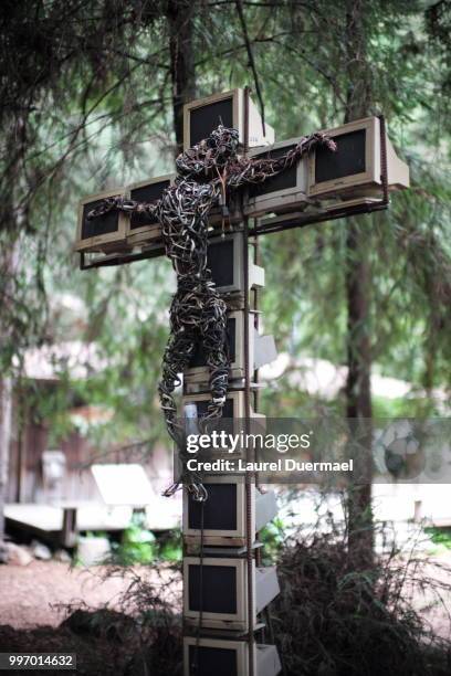the cross. - laurel house foto e immagini stock
